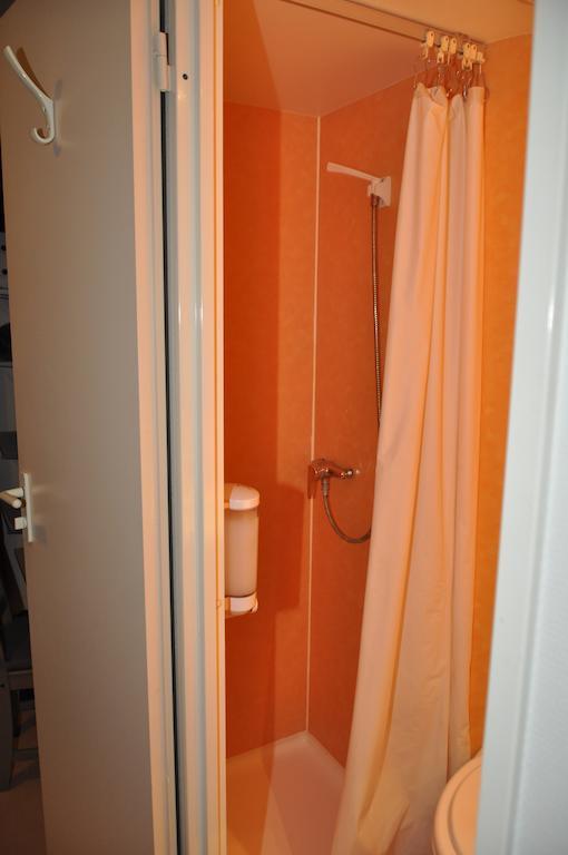 Hotel Lux Grenoble Oda fotoğraf
